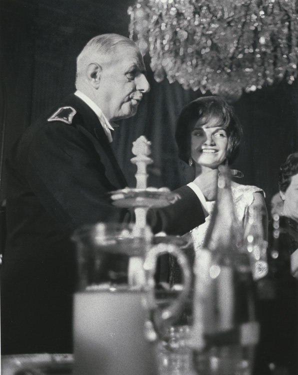 Paul Schutzer - Jacqueline Kennedy with Charles De Gaulle, Paris