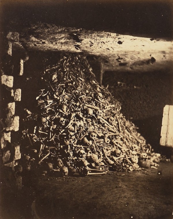 NADAR (Gaspard Félix Tournachon, dit) (1820-1910), Catacombs of Paris, 1862, Albumen print, estimated 3500/4500€.