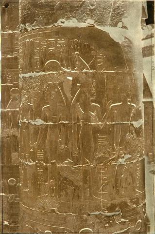Felix Teynard - Karnak, Thebes (Palais, Salle Hypostyle, colonnade centrale, décoration d'un fût)