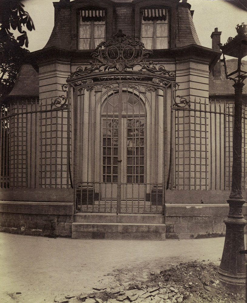 Jean-Eugene-Auguste Atget - Grille de l’ancien pavillon de chasse de Philippe-Égalité (Hospice Debrousse), 148 rue de Bagnolet. Paris 20