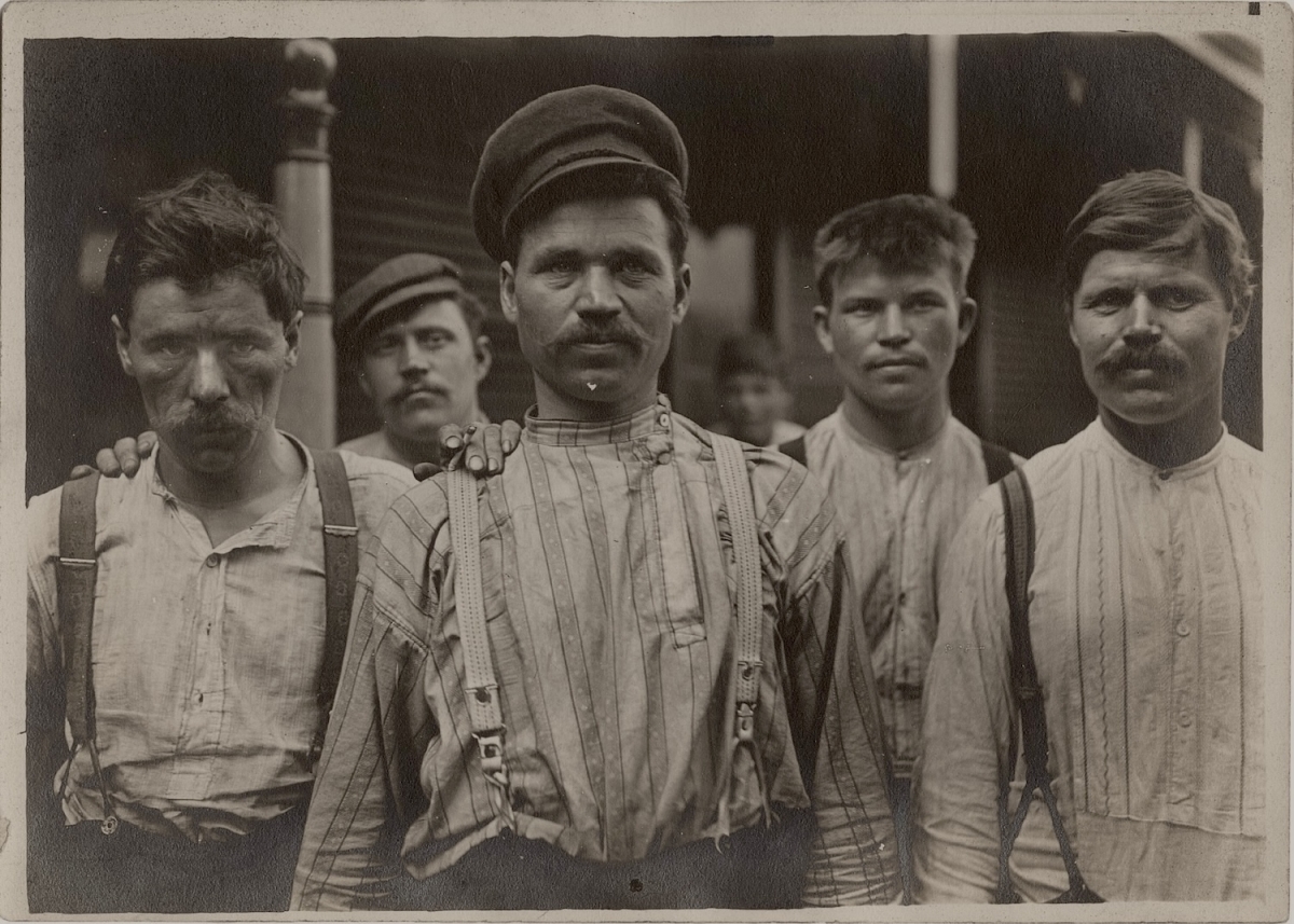 Lewis Hine - Russian Steel Workers at Boarding House in Homestead, PA
