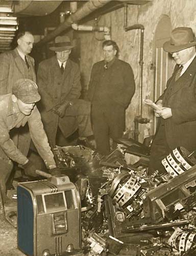 Anonymous - Feds Bust Slot Machines Anonymous - Feds Bust Slot Machines
