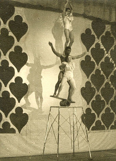 Victor Guidalevitch - Acrobats