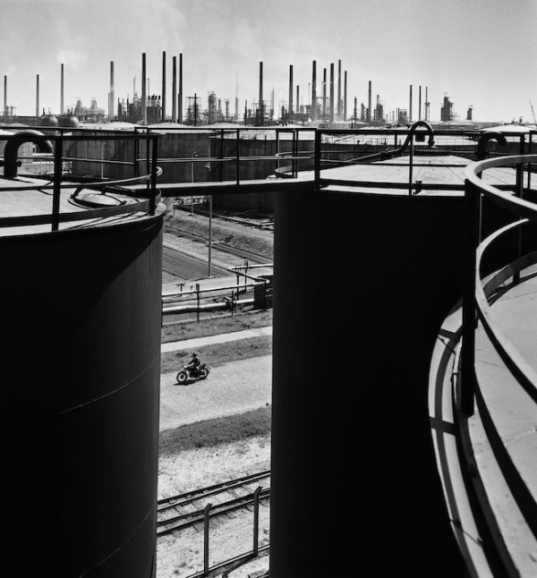 Cas Oorthuys, Vondelingenweg, 1957- 1958, Nederlands Fotomuseum. © Cas Oorthuys/Nederlands Fotomuseum. The image is part of the 'Rotterdam in Focus' , which is an overview of photography of the city from 1843 to the present day in a temporary exhibit up through May 24th at the museum.