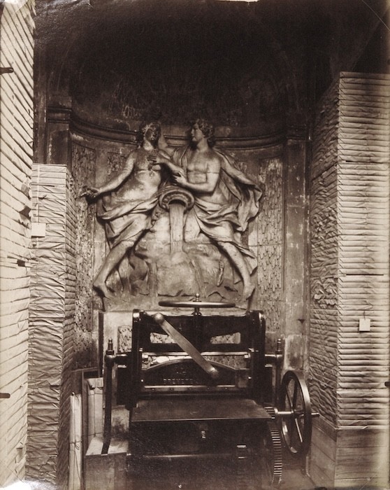 Eugène Atget, Hôtel de la Villeflex, 71 rue des Archives, 1907, Albumen Print. Eugène Atget, Hôtel de la Villeflex, 71 rue des Archives, 1907, Albumen Print.