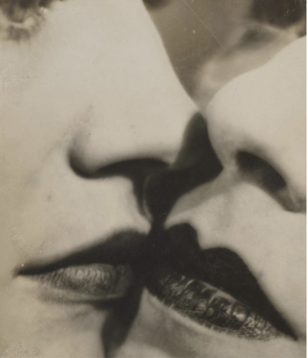 Man Ray's "Le Baiser" is the cover for the Therond auction catalogue.